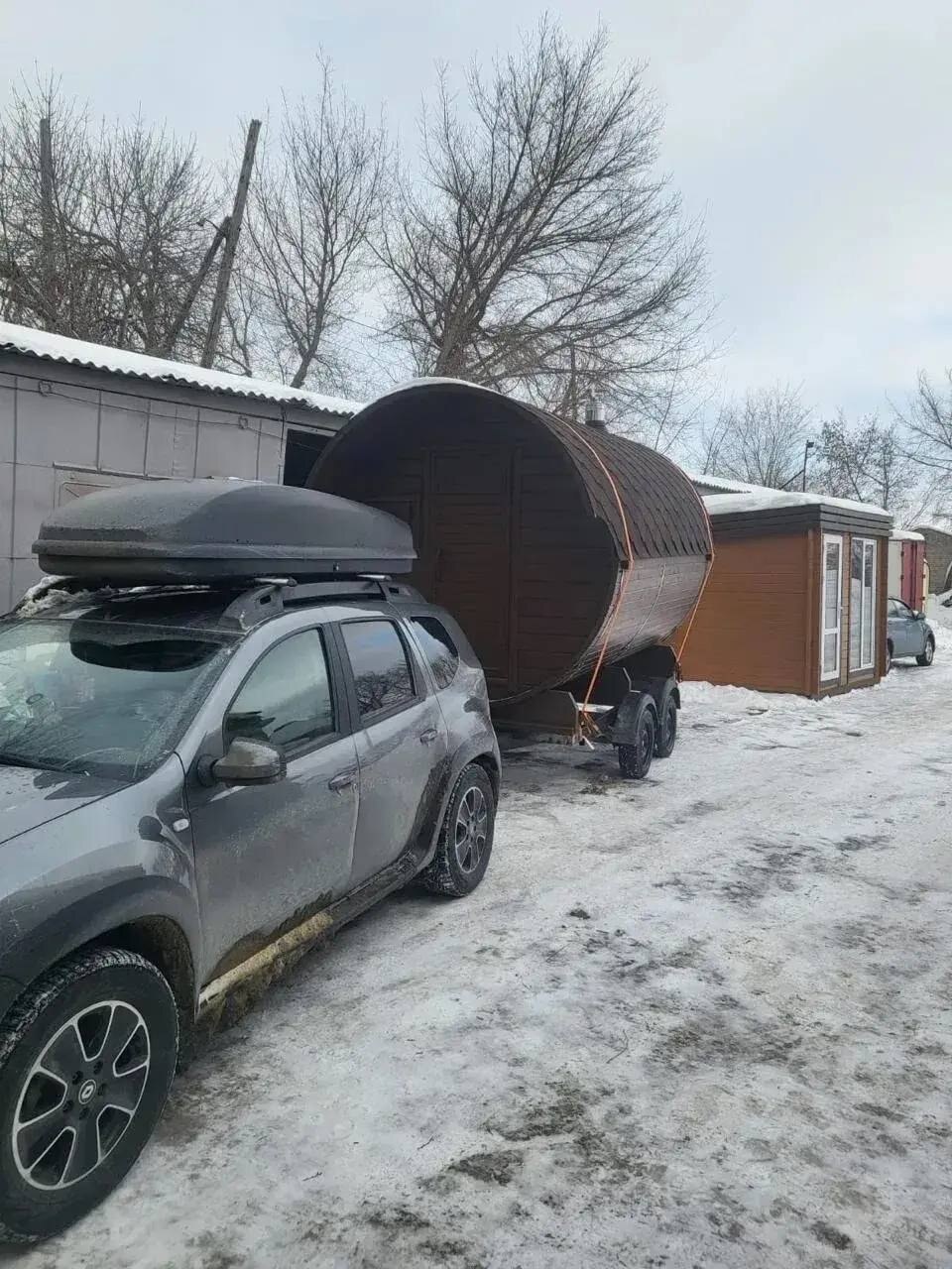 Баня-бочка 3.5м на двухосном прицепе в Саратове — внешний вид