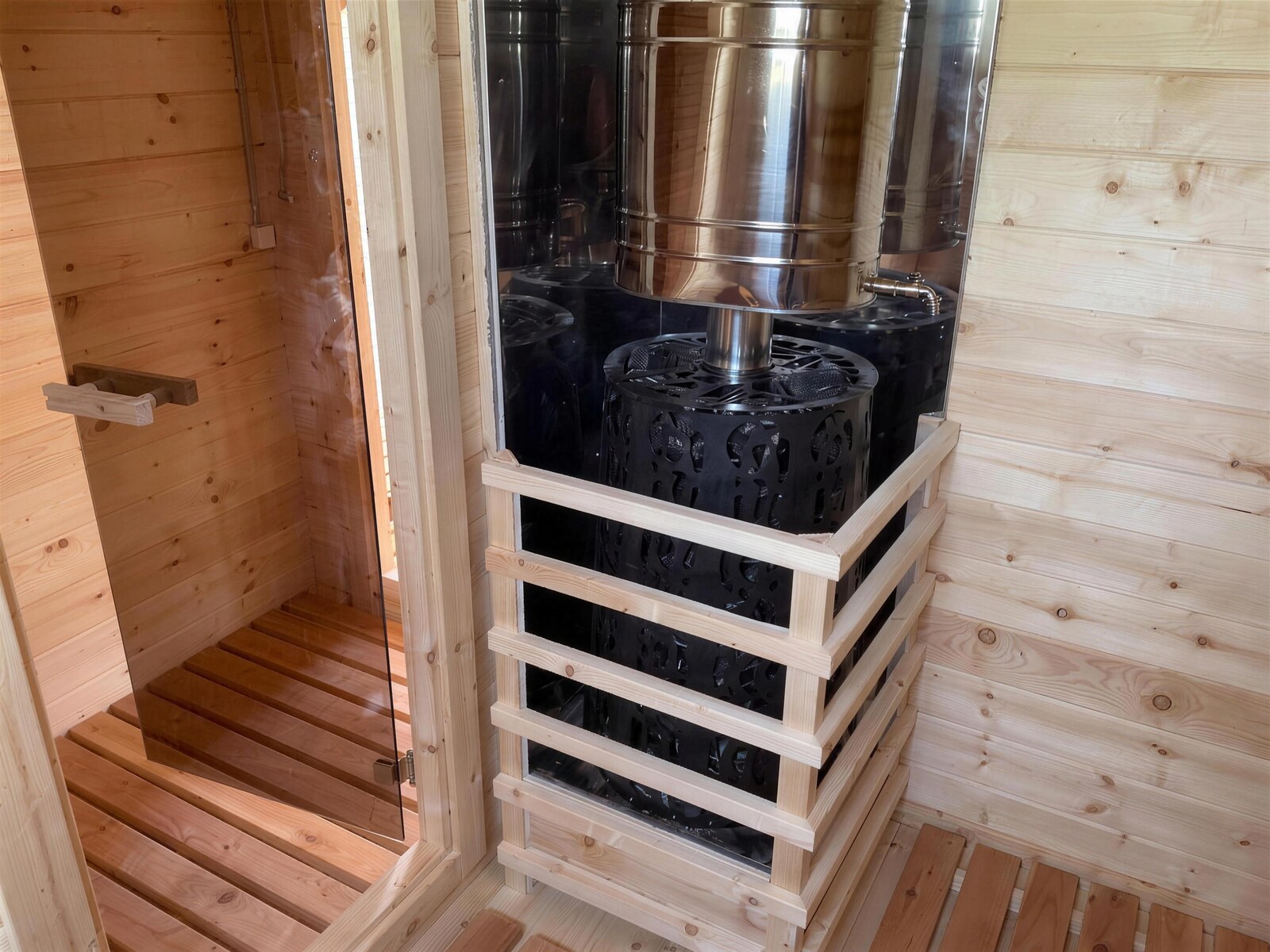Квадро-овальная баня 4*5,7м — парная, печь в стеклянном ограждении